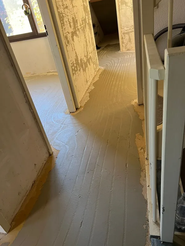 Fußbodenheizung fertiggestellt – Übergabe an Heizungsbauer